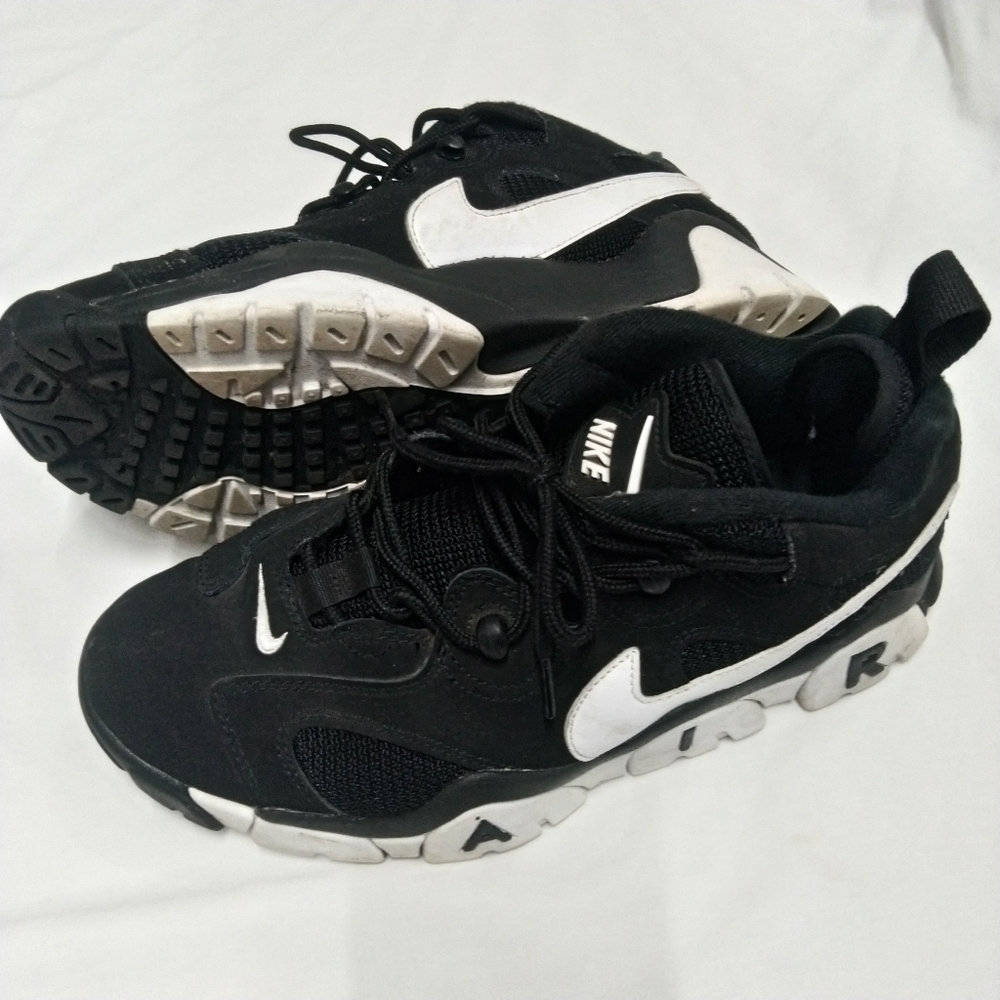 Nike Air Barrage Low Black, now cleaner than the pic